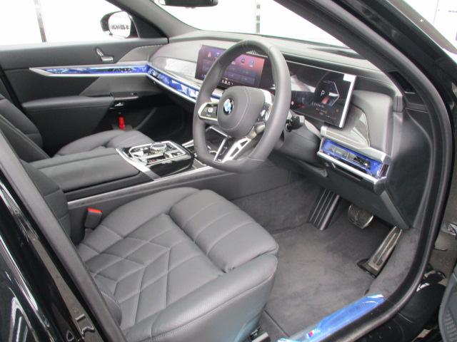 ７シリーズ ７４０ｄ　ｘＤｒｉｖｅ　Ｍスポーツ　２０ＡＷ　本革　サンルーフ　純正ＴＶ　デモ禁煙　ＡＣＣ　全方位カメラ　ＨＵＤ　ＬＥＤヘッドライト　オートハイビーム　アップルカープレイ　ワイヤレスチャージ（33枚目）