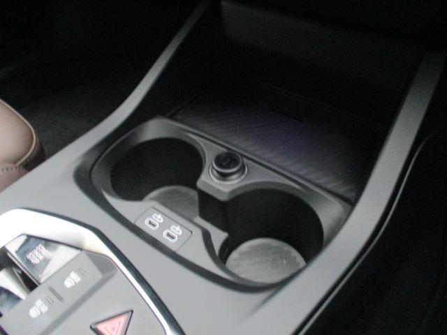 ワイヤレス・チャージングの機能付いてます