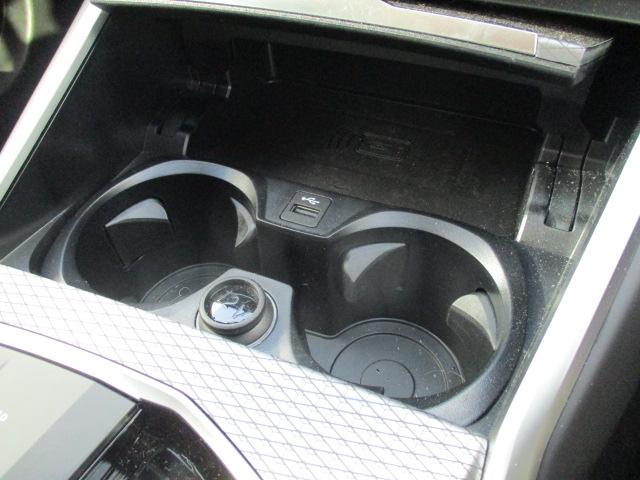 ワイヤレス・チャージングの機能付いてます