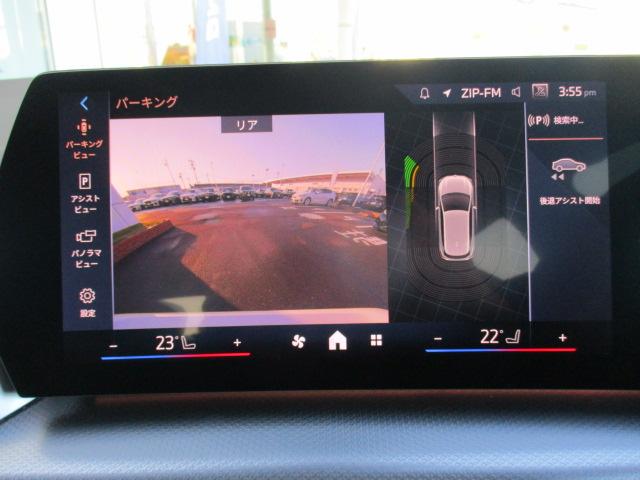 高画質のバックカメラとなります。コーナーセンサー状況と並行して確認できます。