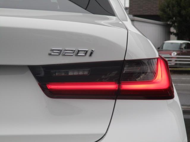 ３シリーズ ３２０ｉ　Ｍスポーツ　１８ＡＷ　バックカメラ　ＡＣＣＨＵＤワンオナ禁煙　　　ＬＥＤヘッドライト　電動シート・ゲート　アップルカープレイ　ワイヤレスチャージ（8枚目）