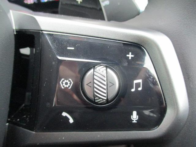 �X�e�A�����O�X�C�b�`�ɂăI�[�f�B�I��n���Y�t���[�d�b�ȂǑ��삪�\�ł��B�ڐ��𓮂���������\�ł��B