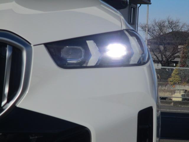 Ｘ５ ｘＤｒｉｖｅ　４０ｄ　Ｍスポーツ　２２ＡＷ本革純正ＴＶサンルーフＨＵＤワンオナ禁煙　　アダプティブＬＥＤヘッドライト　オートハイビーム　電動シート・ゲート　フロント＆リヤシートヒーター　アップルカープレイ　ワイヤレスチャージ（9枚目）