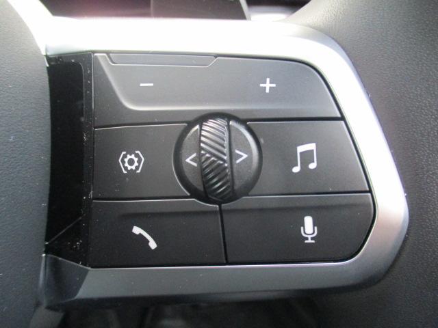 �X�e�A�����O�X�C�b�`�ɂăI�[�f�B�I��n���Y�t���[�d�b�ȂǑ��삪�\�ł��B�ڐ��𓮂���������\�ł��B