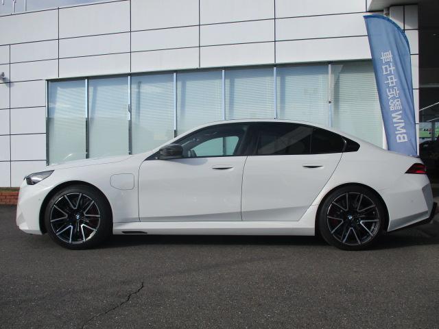 Ｍ５ Ｍ５　２０ＡＷ本革ＡＣＣ全方位カメラ純正ＴＶデモ禁煙　ＬＥＤヘッドライト　オートハイビーム　電動シート・ゲート　アップルカープレイ　ワイヤレスチャージ（8枚目）