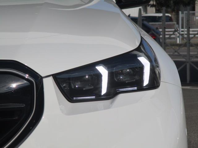 Ｍ５ Ｍ５　２０ＡＷ本革ＡＣＣ全方位カメラ純正ＴＶデモ禁煙　ＬＥＤヘッドライト　オートハイビーム　電動シート・ゲート　アップルカープレイ　ワイヤレスチャージ（9枚目）