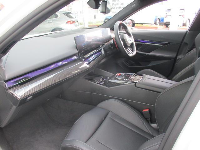 Ｍ５ Ｍ５　２０ＡＷ本革ＡＣＣ全方位カメラ純正ＴＶデモ禁煙　ＬＥＤヘッドライト　オートハイビーム　電動シート・ゲート　アップルカープレイ　ワイヤレスチャージ（42枚目）