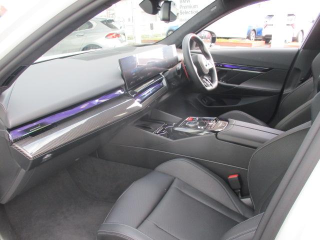 Ｍ５ Ｍ５　２０ＡＷ本革ＡＣＣ全方位カメラ純正ＴＶデモ禁煙　ＬＥＤヘッドライト　オートハイビーム　電動シート・ゲート　アップルカープレイ　ワイヤレスチャージ（44枚目）