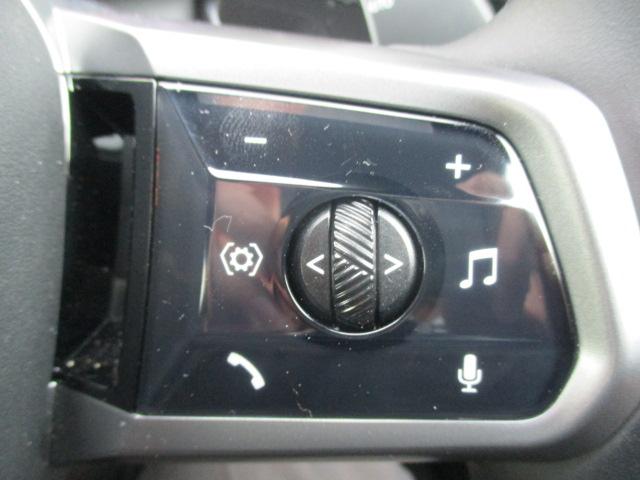 �X�e�A�����O�X�C�b�`�ɂăI�[�f�B�I��n���Y�t���[�d�b�ȂǑ��삪�\�ł��B�ڐ��𓮂���������\�ł��B