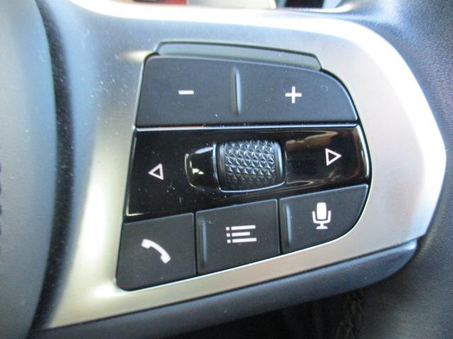 �X�e�A�����O�X�C�b�`�ɂăI�[�f�B�I��n���Y�t���[�d�b�ȂǑ��삪�\�ł��B�ڐ��𓮂���������\�ł��B