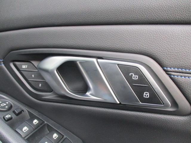 ３シリーズ ３２０ｉツーリング　Ｍスポーツ　１８ＡＷ全方位カメラＡＣＣシートヒーター１オナ　ＬＥＤヘッドライト　オートハイビーム　電動シート・ゲート　アップルカープレイ　ワイヤレスチャージ（32枚目）