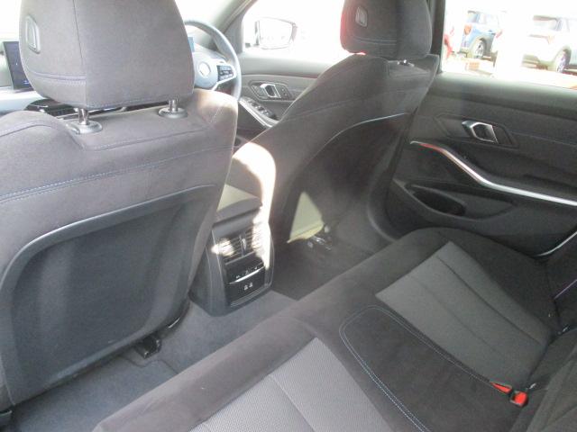 ３シリーズ ３２０ｉツーリング　Ｍスポーツ　１９ＡＷ全方位カメラＡＣＣ　ＨＵＤワンオーナ禁煙　　ＬＥＤヘッドライト　オートハイビーム　電動シート・ゲート　シートヒーター　アップルカープレイ　ワイヤレスチャージ（43枚目）