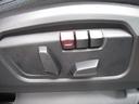 運転席メモリー付きフロント電動シート装備。