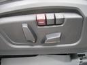 運転席メモリー付きフロント電動シート装備。