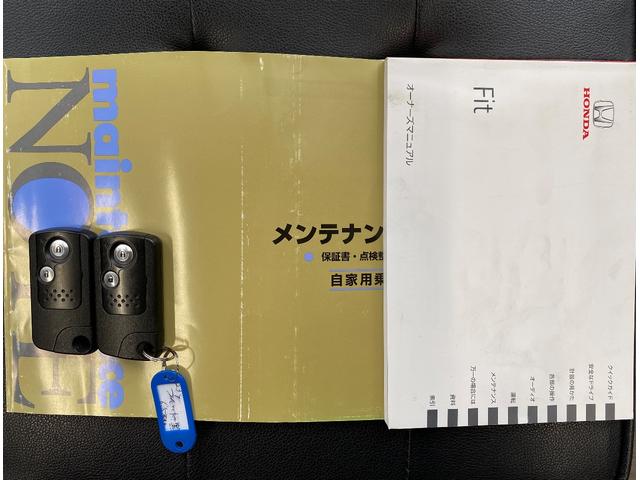 フィット Ｇ・１０ｔｈアニバーサリー　走行６５８３３キロ・後期モデル・ＥＣＯモード・ナビ・ＴＶ・ＣＤ・バックカメラ・スマートキーｘ２個・ＬＥＤライト・レベライザー・ＥＴＣ・ウィンカーミラー・電格ミラー・記録簿・オークション評価４点・内装Ｂ（7枚目）