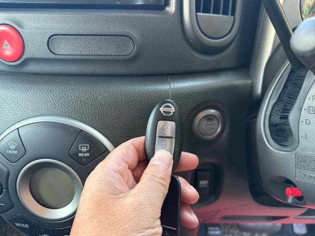 キューブ １５Ｘ　インディゴ＋プラズマ　後期モデル・走行３２１０９キロ・ナビ・地デジ・ＣＤ・ＤＶＤ・Ｂｌｕｅｔｏｏｔｈ・Ｂカメラ・ＬＥＤヘッドライト・レベライザー・プッシュスタート・スマートキー・ＥＴＣ・電格ミラー・ベンチシート・取説（6枚目）