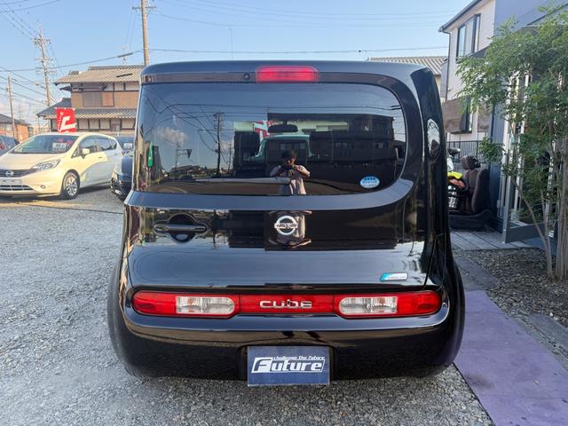 キューブ １５Ｘ　インディゴ＋プラズマ　後期モデル・走行３２１０９キロ・ナビ・地デジ・ＣＤ・ＤＶＤ・Ｂｌｕｅｔｏｏｔｈ・Ｂカメラ・ＬＥＤヘッドライト・レベライザー・プッシュスタート・スマートキー・ＥＴＣ・電格ミラー・ベンチシート・取説（10枚目）