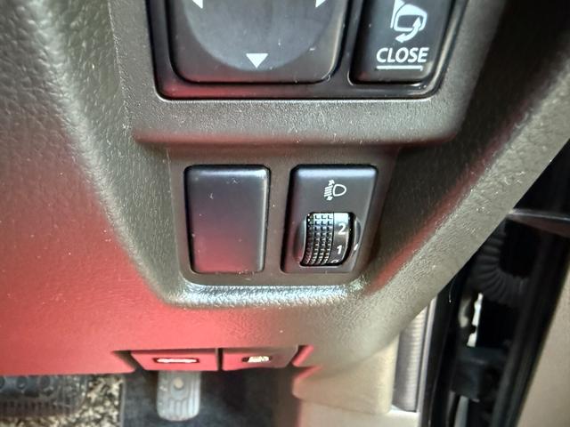 キューブ １５Ｘ　インディゴ＋プラズマ　後期モデル・走行３２１０９キロ・ナビ・地デジ・ＣＤ・ＤＶＤ・Ｂｌｕｅｔｏｏｔｈ・Ｂカメラ・ＬＥＤヘッドライト・レベライザー・プッシュスタート・スマートキー・ＥＴＣ・電格ミラー・ベンチシート・取説（28枚目）