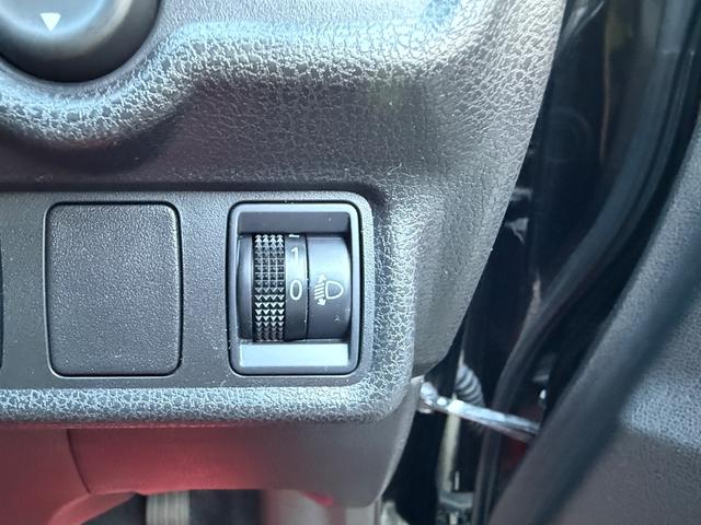 ノート S DIG-S 走行30420キロ・ナビ・地デジ・CD・Bカメラ・前後ドラレコ・ECOモード・プッシュスタート・スマートキーx2個・LEDライト・レベライザー・ETC・オートエアコン・電格ミラー・記録簿・取説(30枚目)