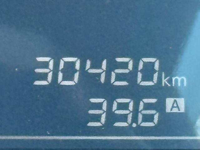 ノート S DIG-S 走行30420キロ・ナビ・地デジ・CD・Bカメラ・前後ドラレコ・ECOモード・プッシュスタート・スマートキーx2個・LEDライト・レベライザー・ETC・オートエアコン・電格ミラー・記録簿・取説(33枚目)