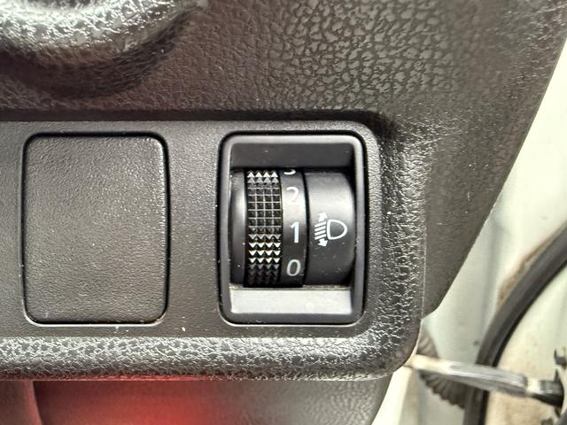 ノート Ｘ　ＤＩＧ－Ｓ　後期モデル・走行５４２１５キロ・ナビ・地デジ・ＣＤ・ＤＶＤ・Ｂｌｕｅｔｏｏｔｈ・Ｂカメラ・全周囲カメラ・ＬＥＤライト・レベライザー・ＥＴＣ・ＥＣＯモード・プッシュスタート・スマートキー・電格ミラー（30枚目）