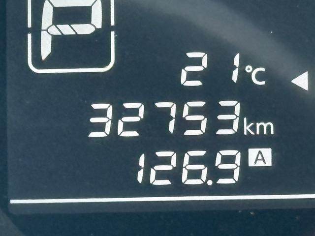 ノート メダリスト　１オーナー車・走行３２７５３キロ・社外１５インチアルミ・ナビ・地デジ・ＣＤ・ＤＶＤ・Ｂｌｕｅｔｏｏｔｈ・Ｂカメラ・全周囲カメラ・ＨＩＤ・フォグ・ＥＴＣ・ＥＣＯモード・スマートキー・記録簿・取説（4枚目）