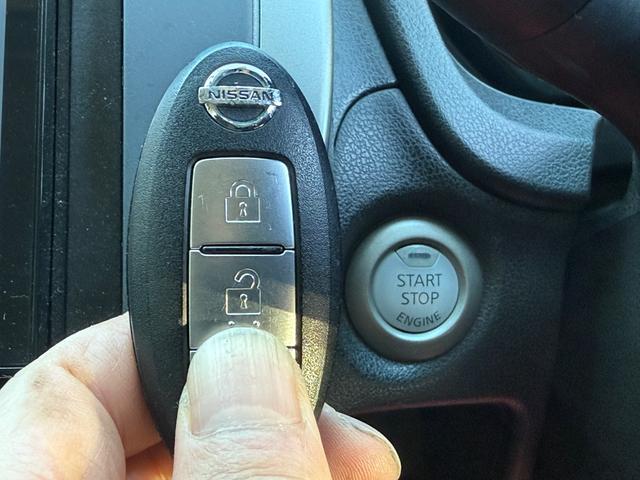 ノート Ｘ　走行４８０９４キロ・ナビ・地デジ・ＣＤ・ＤＶＤ・Ｂｌｕｅｔｏｏｔｈ・バックカメラ・全周囲カメラ・ＬＥＤライト・レベライザー・プッシュスタート・スマートキー・ＥＴＣ・電格ミラー・前後ドラレコ・取説（33枚目）