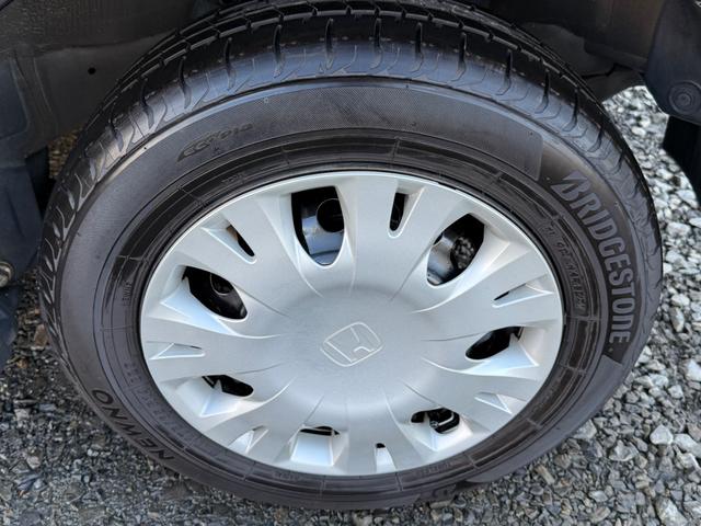 フィット 13G・スマートセレクション ファインスタイル 最終モデル・走行39683キロ・ナビ・地デジ・CD・DVD・Bカメラ・ECOモード・HIDライト・オートライト・スマートキー・ウィンカーミラー・電格ミラー・ETC・オートエアコン・記録簿・取説(18枚目)