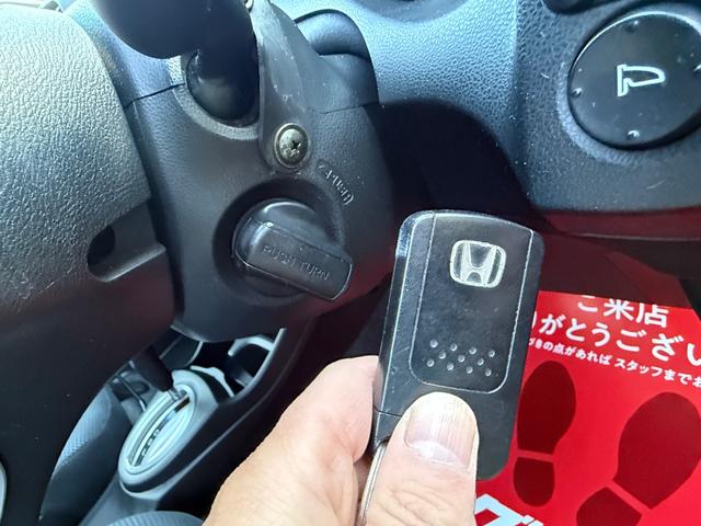 フィット 13G・スマートセレクション ファインスタイル 最終モデル・走行39683キロ・ナビ・地デジ・CD・DVD・Bカメラ・ECOモード・HIDライト・オートライト・スマートキー・ウィンカーミラー・電格ミラー・ETC・オートエアコン・記録簿・取説(28枚目)