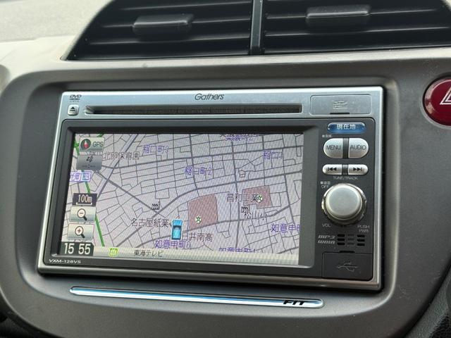 フィット 　走行５７９３７キロ・ナビ・地デジ・ＣＤ・ＤＶＤ・Ｂｌｕｅｔｏｏｔｈ・Ｂカメラ・ドラレコ・ＬＥＤライト・レベライザー・スマートキー・ウィンカーミラー・電格ミラー・ＥＴＣ・ＥＣＯモード・ＰＶガラス（5枚目）