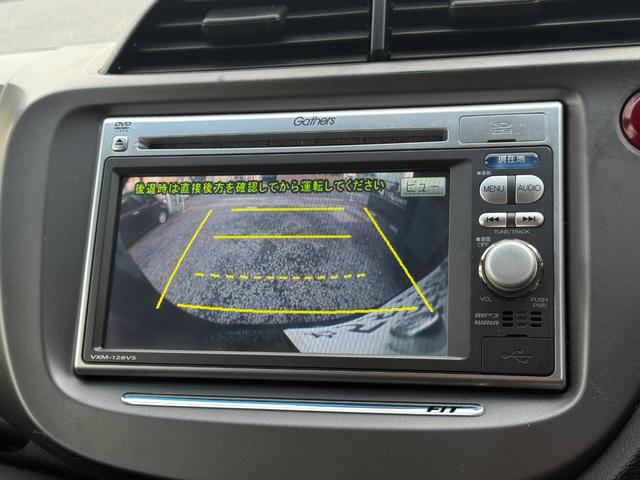 フィット 　走行５７９３７キロ・ナビ・地デジ・ＣＤ・ＤＶＤ・Ｂｌｕｅｔｏｏｔｈ・Ｂカメラ・ドラレコ・ＬＥＤライト・レベライザー・スマートキー・ウィンカーミラー・電格ミラー・ＥＴＣ・ＥＣＯモード・ＰＶガラス（6枚目）