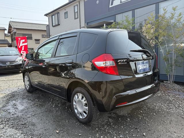 フィット 　走行５７９３７キロ・ナビ・地デジ・ＣＤ・ＤＶＤ・Ｂｌｕｅｔｏｏｔｈ・Ｂカメラ・ドラレコ・ＬＥＤライト・レベライザー・スマートキー・ウィンカーミラー・電格ミラー・ＥＴＣ・ＥＣＯモード・ＰＶガラス（8枚目）