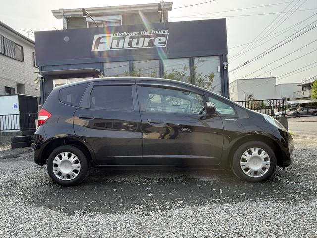 フィット 　走行５７９３７キロ・ナビ・地デジ・ＣＤ・ＤＶＤ・Ｂｌｕｅｔｏｏｔｈ・Ｂカメラ・ドラレコ・ＬＥＤライト・レベライザー・スマートキー・ウィンカーミラー・電格ミラー・ＥＴＣ・ＥＣＯモード・ＰＶガラス（10枚目）