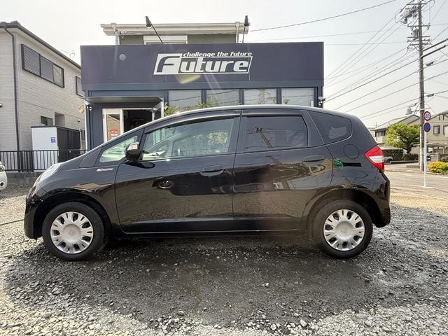 フィット 　走行５７９３７キロ・ナビ・地デジ・ＣＤ・ＤＶＤ・Ｂｌｕｅｔｏｏｔｈ・Ｂカメラ・ドラレコ・ＬＥＤライト・レベライザー・スマートキー・ウィンカーミラー・電格ミラー・ＥＴＣ・ＥＣＯモード・ＰＶガラス（11枚目）