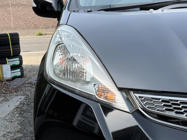 フィット 　走行５７９３７キロ・ナビ・地デジ・ＣＤ・ＤＶＤ・Ｂｌｕｅｔｏｏｔｈ・Ｂカメラ・ドラレコ・ＬＥＤライト・レベライザー・スマートキー・ウィンカーミラー・電格ミラー・ＥＴＣ・ＥＣＯモード・ＰＶガラス（12枚目）