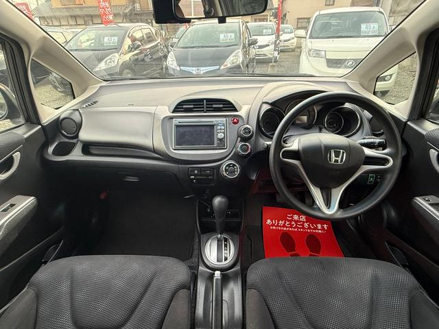 フィット 　走行５７９３７キロ・ナビ・地デジ・ＣＤ・ＤＶＤ・Ｂｌｕｅｔｏｏｔｈ・Ｂカメラ・ドラレコ・ＬＥＤライト・レベライザー・スマートキー・ウィンカーミラー・電格ミラー・ＥＴＣ・ＥＣＯモード・ＰＶガラス（18枚目）