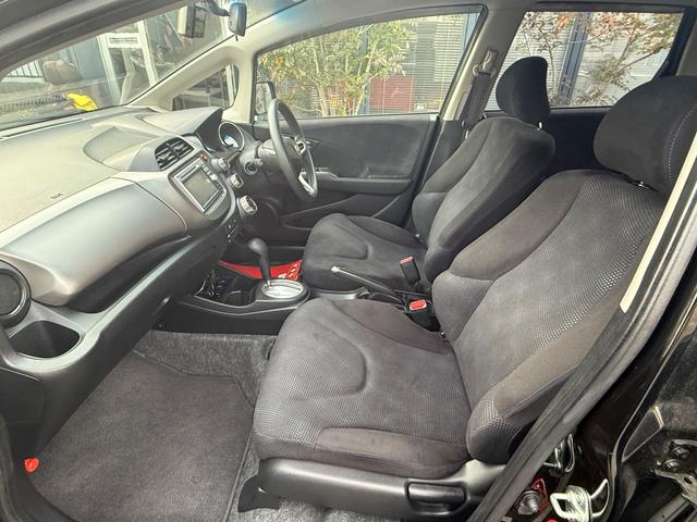 フィット 　走行５７９３７キロ・ナビ・地デジ・ＣＤ・ＤＶＤ・Ｂｌｕｅｔｏｏｔｈ・Ｂカメラ・ドラレコ・ＬＥＤライト・レベライザー・スマートキー・ウィンカーミラー・電格ミラー・ＥＴＣ・ＥＣＯモード・ＰＶガラス（21枚目）