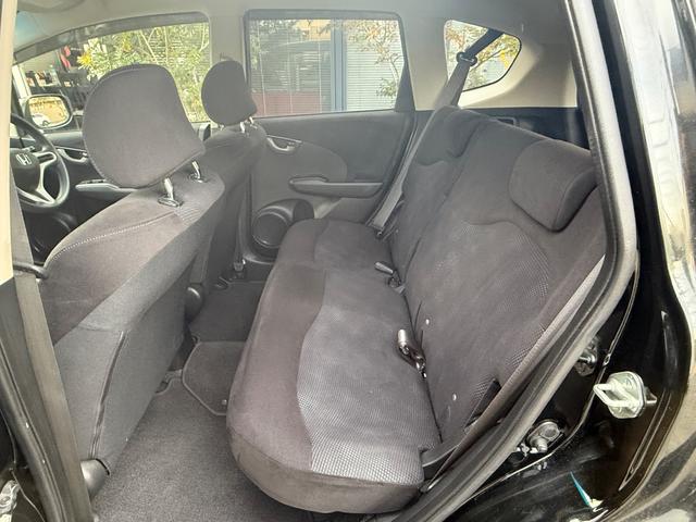 フィット 　走行５７９３７キロ・ナビ・地デジ・ＣＤ・ＤＶＤ・Ｂｌｕｅｔｏｏｔｈ・Ｂカメラ・ドラレコ・ＬＥＤライト・レベライザー・スマートキー・ウィンカーミラー・電格ミラー・ＥＴＣ・ＥＣＯモード・ＰＶガラス（22枚目）