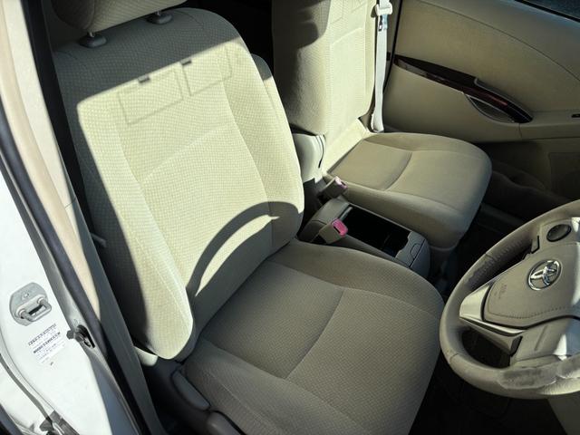 アイシス Ｇ　電動スライドドア　純正ＳＤナビ　バックカメラ　Ｂｌｕｅｔｏｏｔｈオーディオ　ＣＤ再生　ＤＶＤ再生　ＥＴＣ車載器　ＨＩＤヘッドライト　フォグランプ　取説書　スマートキー×２（25枚目）