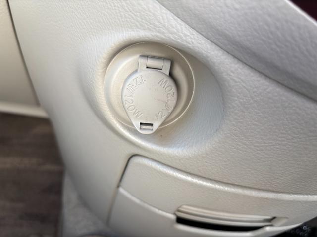 アイシス Ｇ　電動スライドドア　純正ＳＤナビ　バックカメラ　Ｂｌｕｅｔｏｏｔｈオーディオ　ＣＤ再生　ＤＶＤ再生　ＥＴＣ車載器　ＨＩＤヘッドライト　フォグランプ　取説書　スマートキー×２（50枚目）
