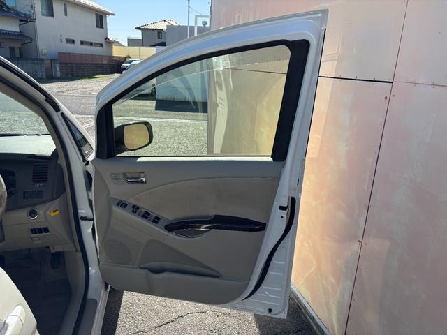 アイシス Ｇ　電動スライドドア　純正ＳＤナビ　バックカメラ　Ｂｌｕｅｔｏｏｔｈオーディオ　ＣＤ再生　ＤＶＤ再生　ＥＴＣ車載器　ＨＩＤヘッドライト　フォグランプ　取説書　スマートキー×２（62枚目）