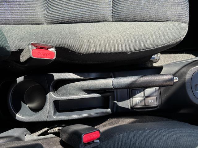 アクア Ｓ　ワンオーナー　禁煙車　スマートキー×２　取説書　保証書　記録簿　ケンウッドＳＤナビ　ＣＤ再生　ＤＶＤ再生　Ｂｌｕｅｔｏｏｔｈオーディオ　ワンセグＴＶ　ＥＴＣ車載器（46枚目）