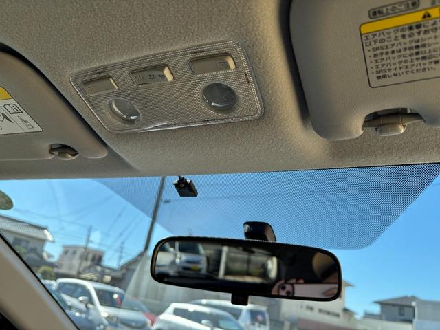 アクア Ｓ　ワンオーナー　禁煙車　スマートキー×２　取説書　保証書　記録簿　ケンウッドＳＤナビ　ＣＤ再生　ＤＶＤ再生　Ｂｌｕｅｔｏｏｔｈオーディオ　ワンセグＴＶ　ＥＴＣ車載器（50枚目）