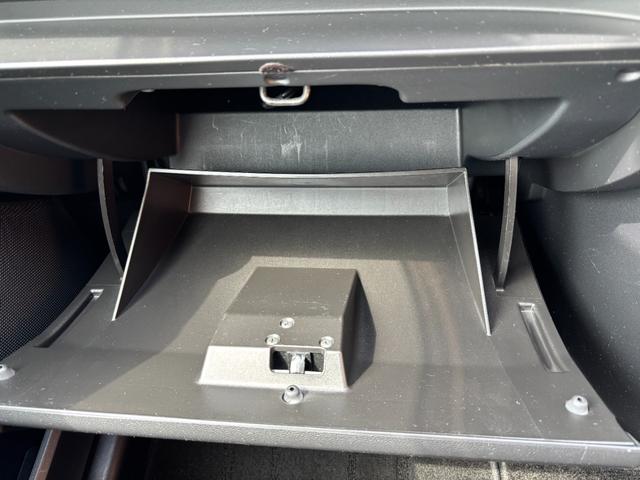 プレマシー ２０Ｓ　純正ｐｉｏｎｅｅｒナビ　Ｂｌｕｅｔｏｏｔｈオーディオ　地デジ　　フルセグ　ＥＴＣ車載器　ＣＤ　ＤＶＤ再生　両側電動スライドドア　ハーフレザーシート　ＨＩＤヘッドライト　スマートキー×２　３列シート（51枚目）