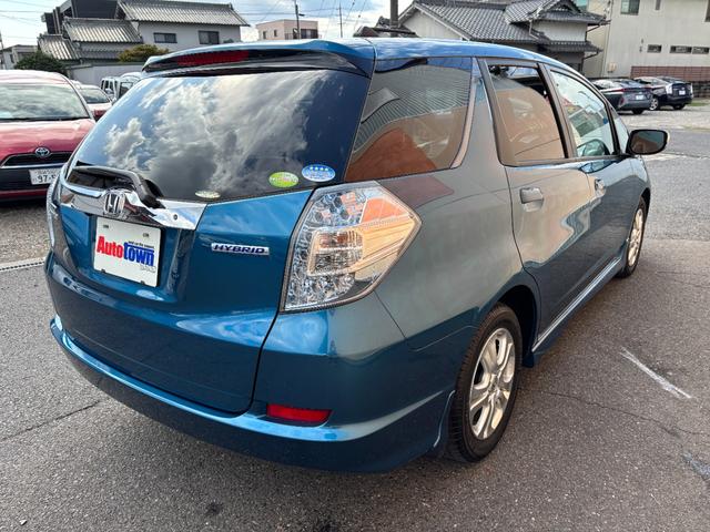 フィットシャトルハイブリッド ハイブリッド・ナビプレミアムセレクション 純正HDDナビ 地デジTV ワンセグ バックカメラ クルーズコントロール CD再生 DVD再生 ETC車載器 ハーフレザーシート(4枚目)