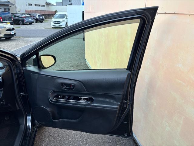 アクア Sスタイルブラック トヨタセーフティーセンス CD再生 スマートキー オートライト(37枚目)