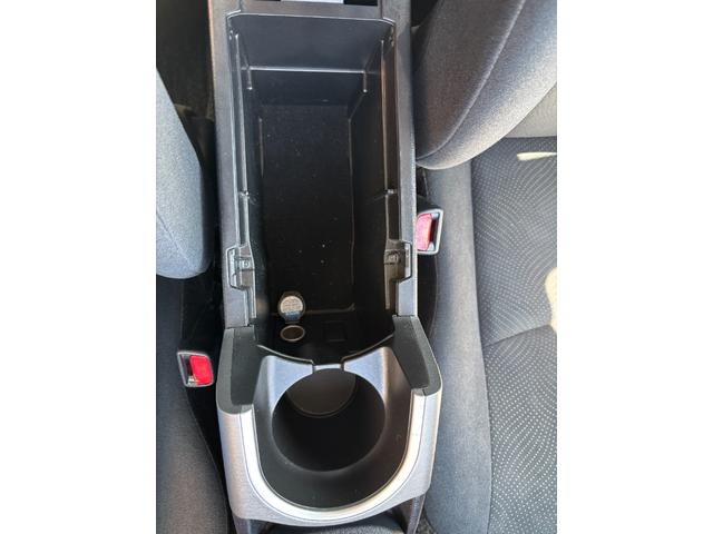 プリウス Ｓ　純正ＳＤナビ　地デジ　フルセグＴＶ　ＴＶキャンセラー付　Ｂｌｕｅｔｏｏｔｈオーディオ　バックモニター　ＥＴＣ車載器　ＨＩＤヘッドライト　フォグ装備　取説書　記録簿　保証書（2枚目）