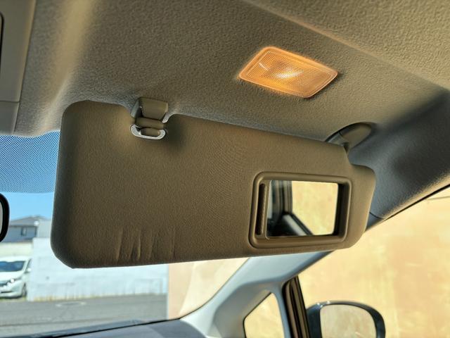 プリウス Ｓ　純正ＳＤナビ　地デジ　フルセグＴＶ　ＴＶキャンセラー付　Ｂｌｕｅｔｏｏｔｈオーディオ　バックモニター　ＥＴＣ車載器　ＨＩＤヘッドライト　フォグ装備　取説書　記録簿　保証書（6枚目）