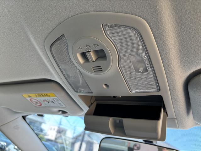 プリウス Ｓ　純正ＳＤナビ　地デジ　フルセグＴＶ　ＴＶキャンセラー付　Ｂｌｕｅｔｏｏｔｈオーディオ　バックモニター　ＥＴＣ車載器　ＨＩＤヘッドライト　フォグ装備　取説書　記録簿　保証書（7枚目）