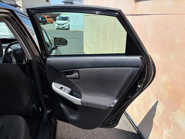 プリウス Ｓ　純正ＳＤナビ　地デジ　フルセグＴＶ　ＴＶキャンセラー付　Ｂｌｕｅｔｏｏｔｈオーディオ　バックモニター　ＥＴＣ車載器　ＨＩＤヘッドライト　フォグ装備　取説書　記録簿　保証書（9枚目）